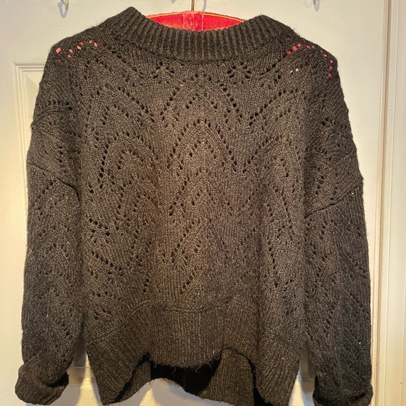 SOLD🌺Old Navy Black knit Crewneck🖤 - Picture 3 of 5